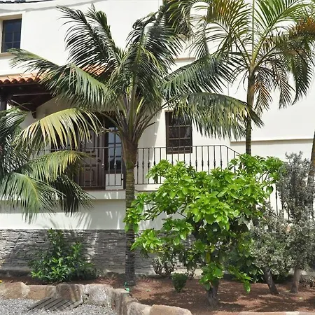 Las Chimeneas Apartment *