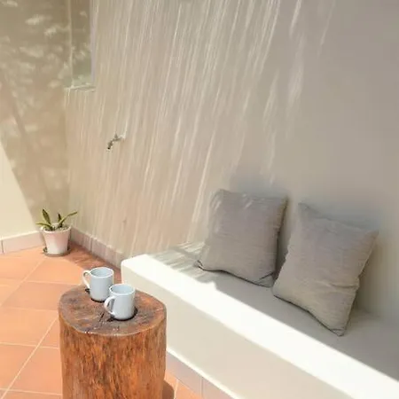 Las Chimeneas Apartment *